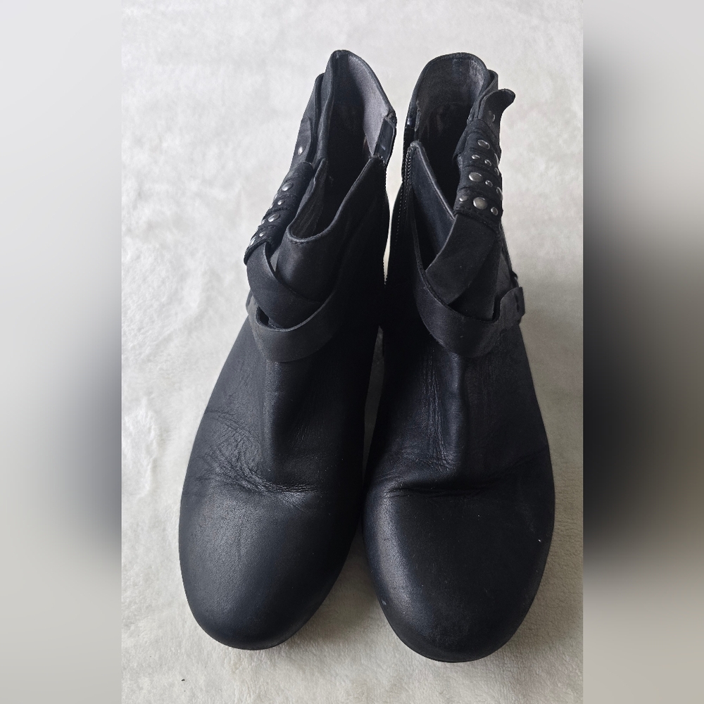 Abeo Black Women's Ankle Boots